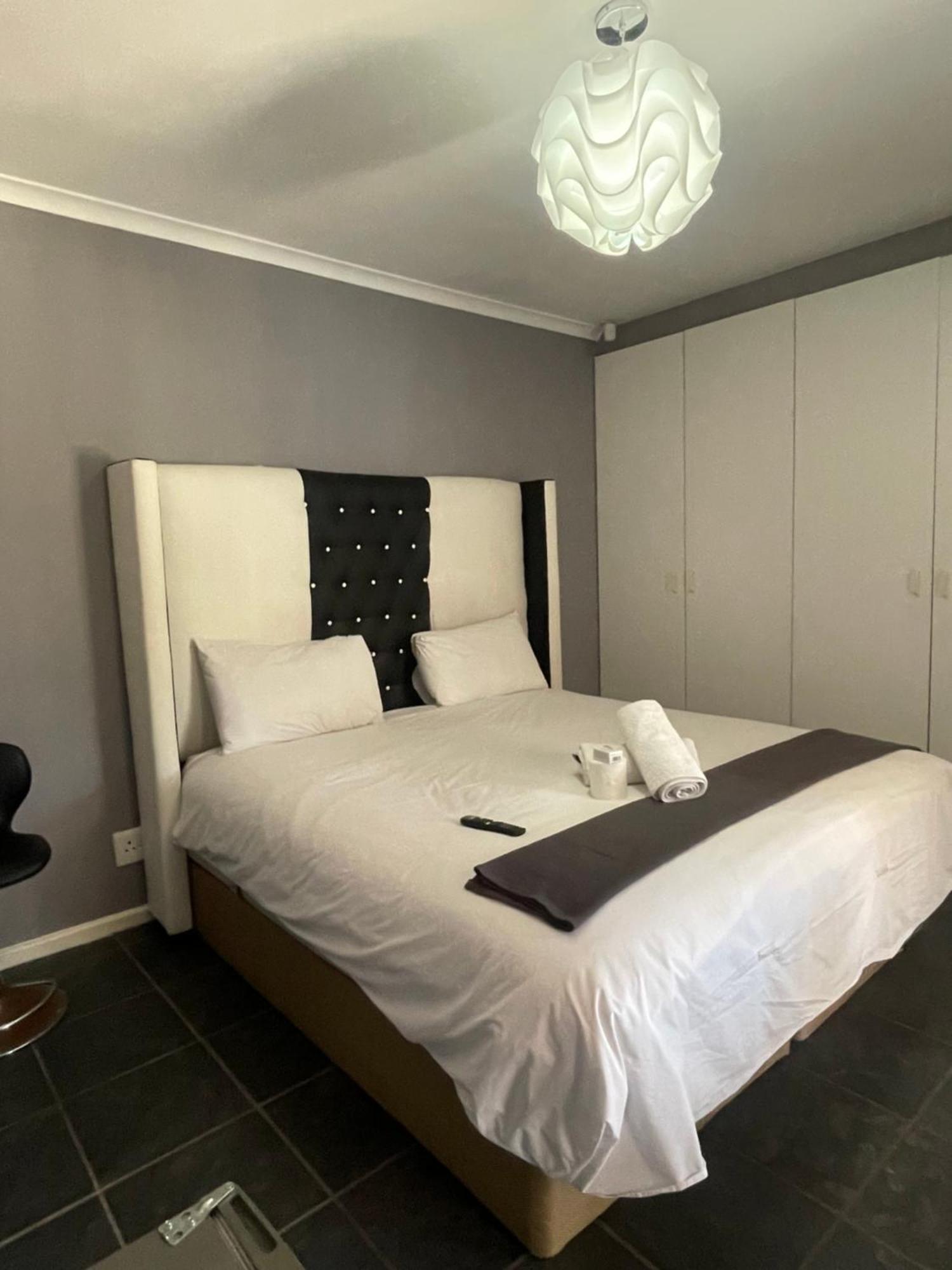 Zoe & Saint Homestay *