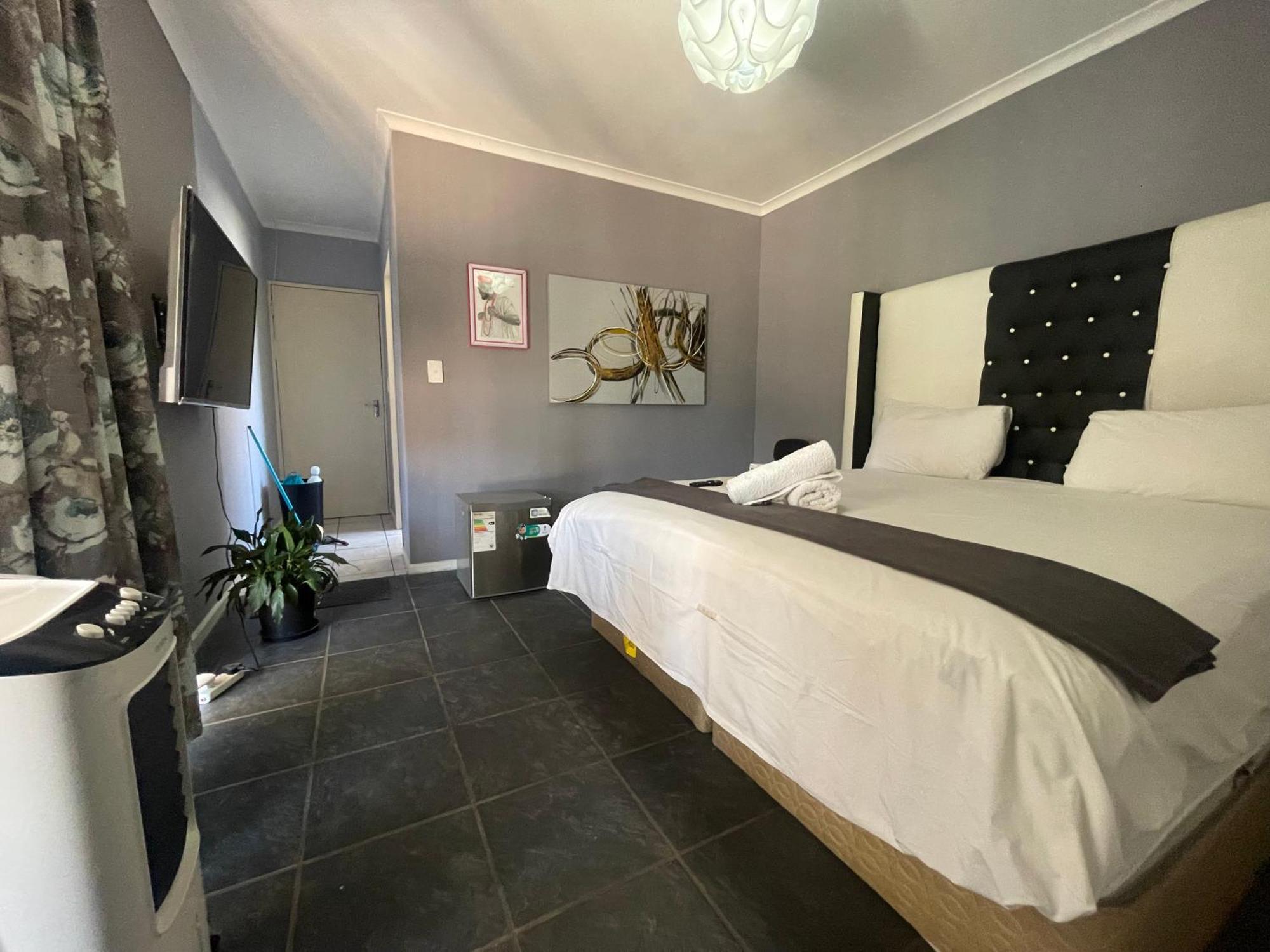 Zoe & Saint Homestay