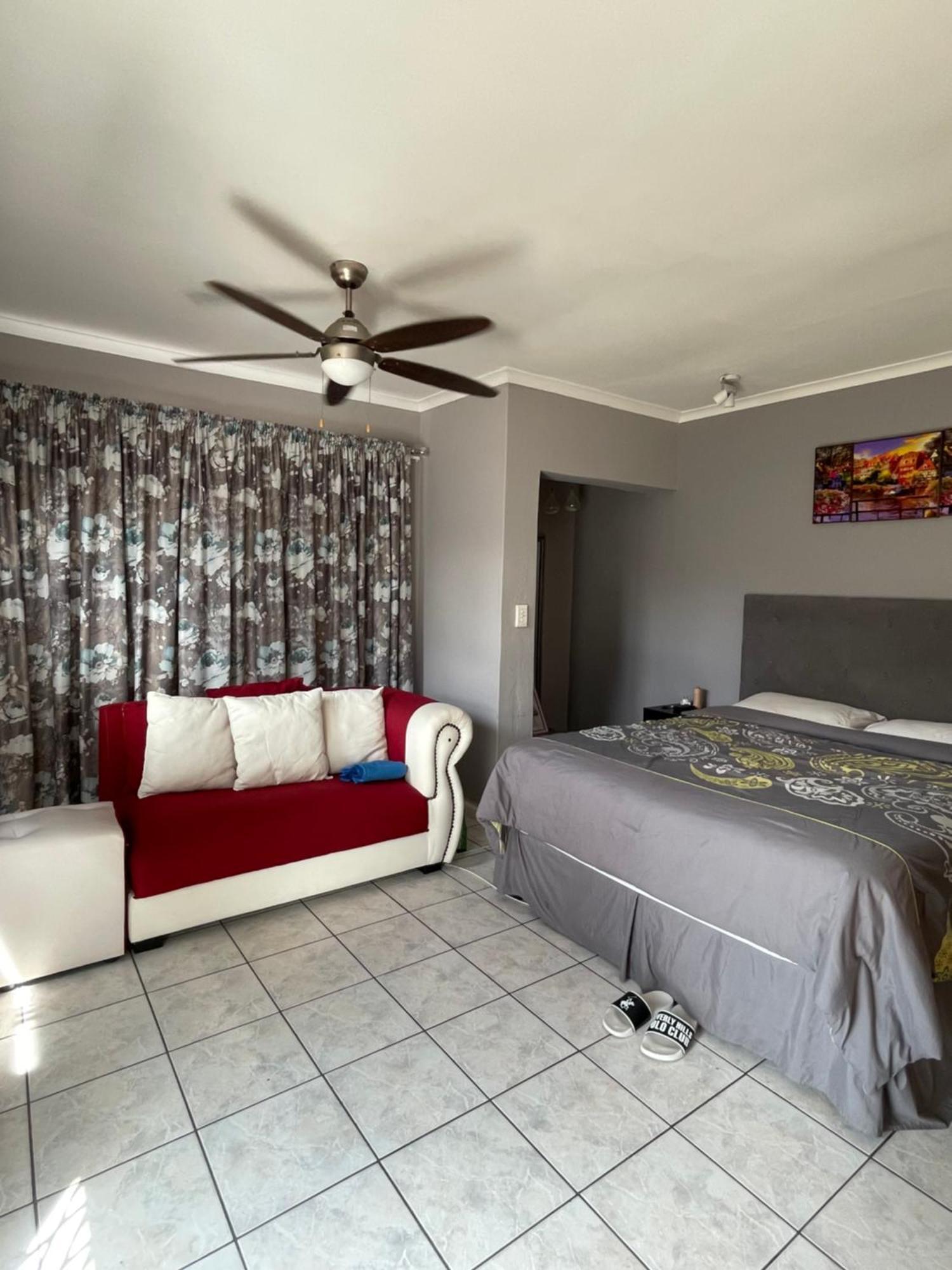 Zoe & Saint Homestay