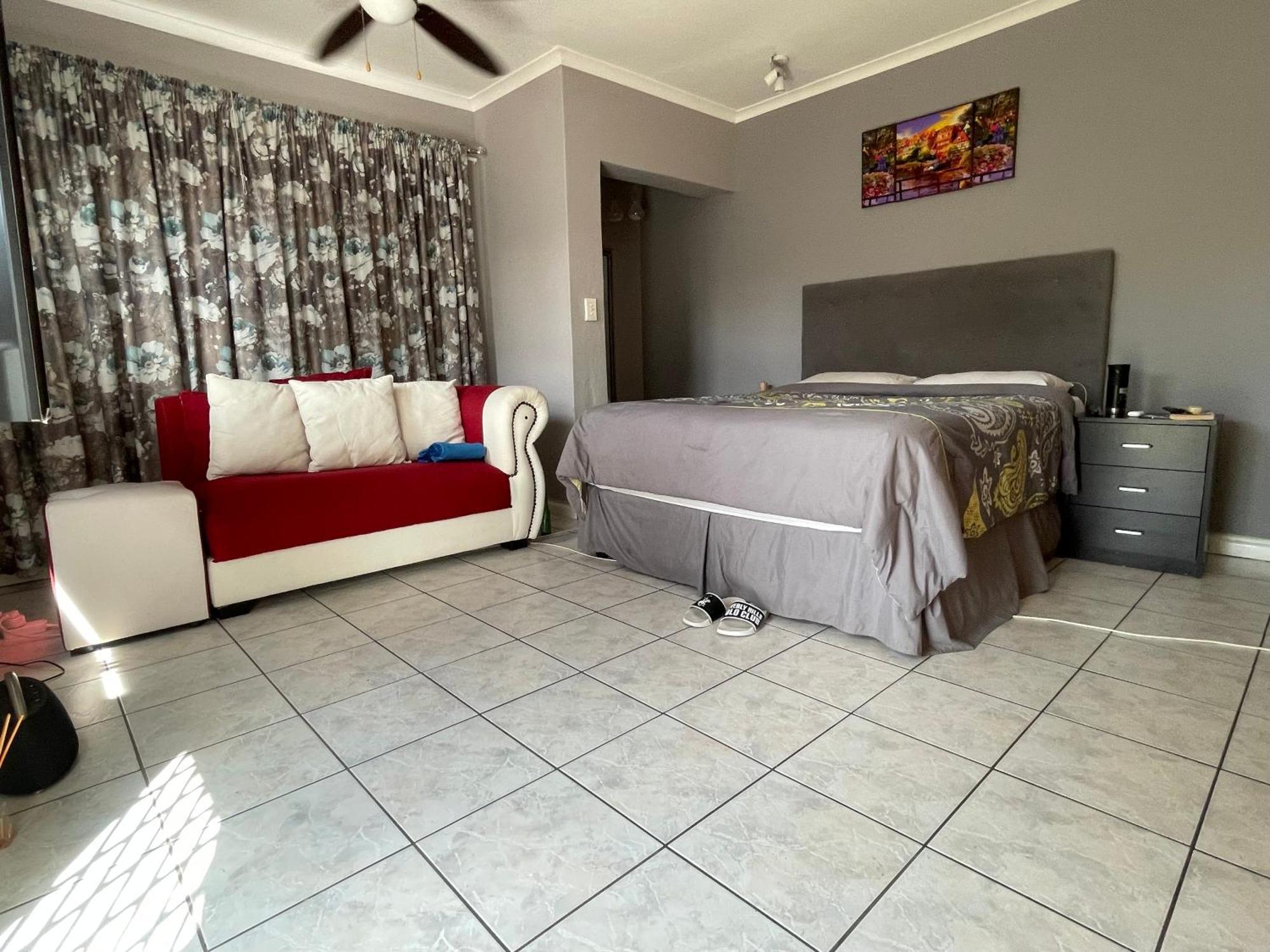 Zoe & Saint Homestay